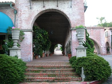 malaga-arch-resized.jpg
