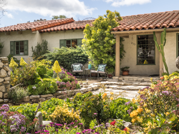 213 Colorin front of house