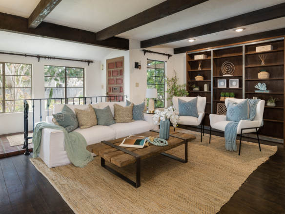 213 Colorin living room