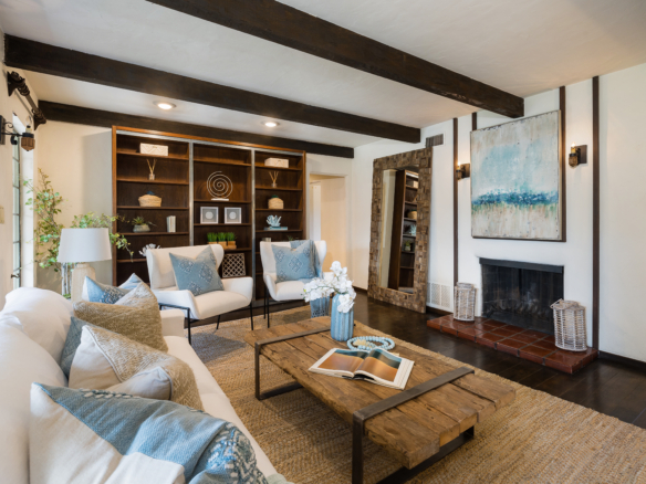 213 Colorin living room