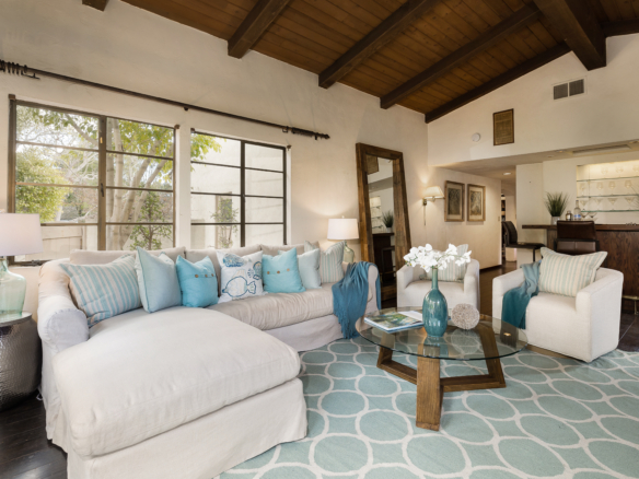 213 Colorin family room