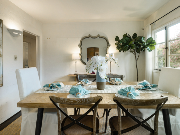 213 Colorin dining room