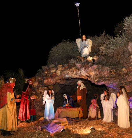 Palos Verdes Celebrates With A Local Christmas Pageant & Victorian Christmas!