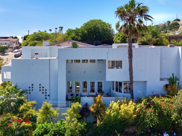 Fabulous New Listing in San Pedro!